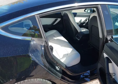 2018 Tesla Model 3 Long Range/Performance z USA, uszkodzony, nr VIN 5YJ3E1EB8JF182774